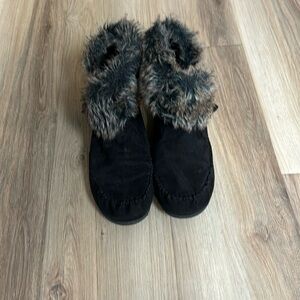 Madden Girl Slip-on moccasin design with faux-fur cuff 9.5